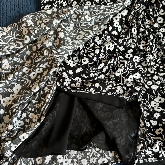 Banana Republic Floral Wrap Dress - Picture 9 of 10